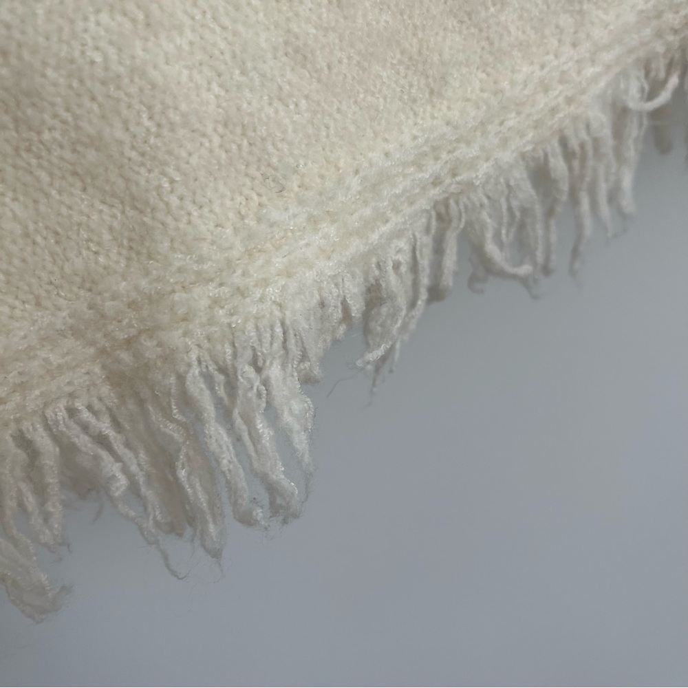 Anthropologie Akemi + Kin Ivory Cowl/Funnel Neck Fringe Hem Sweater Size S - Picture 4 of 8